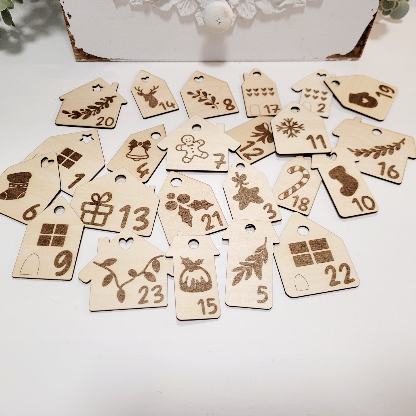 Adventskalender đ˛ Häuserzahlen zum anhängen 24 StĂźck