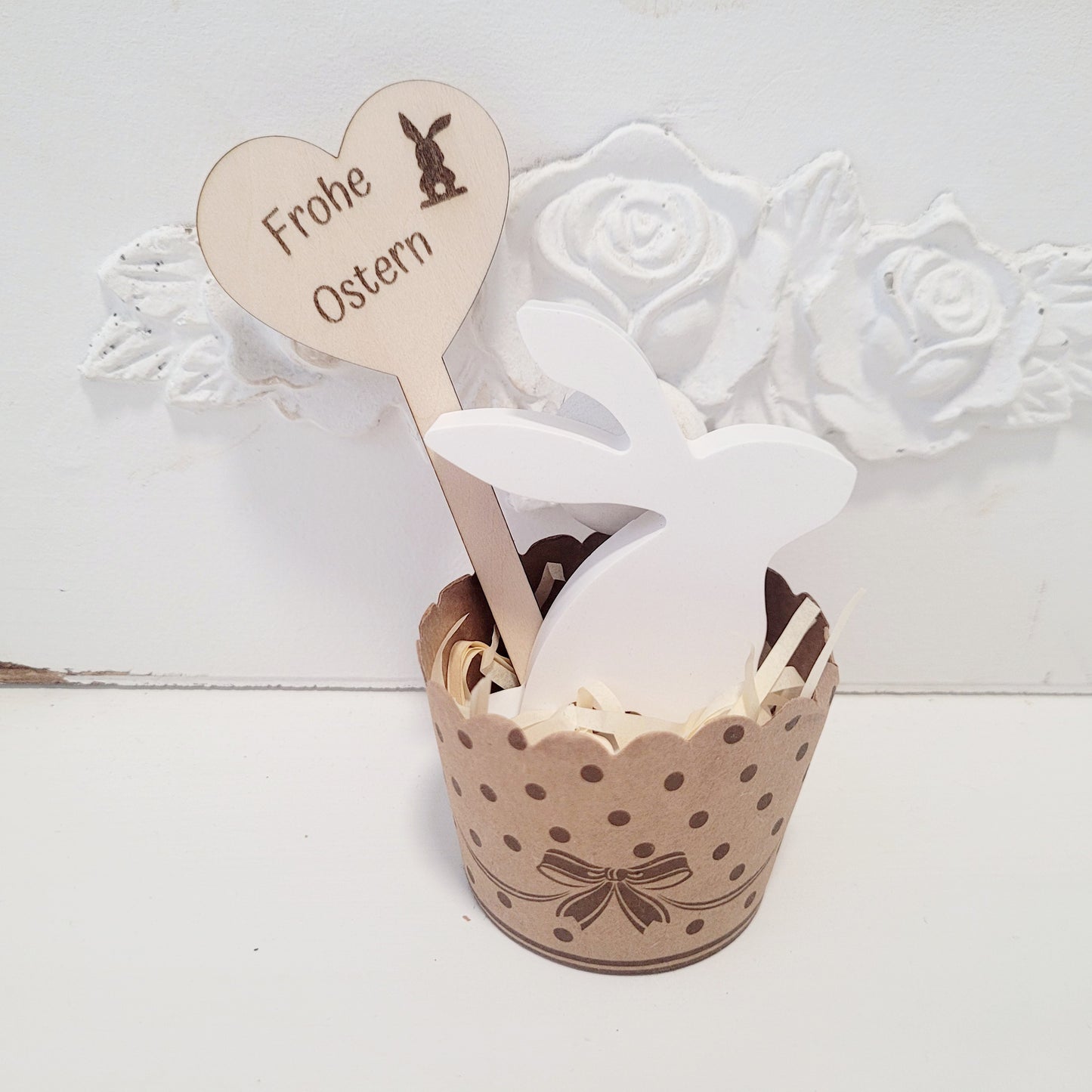 Kleiner Hase aus Gießkeramik im Becher " Frohe Ostern" 🐇🥚