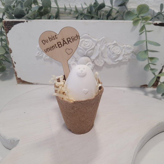 Kleiner Bär aus Gießkeramik im Becher " Du bist unentBÄRlich"